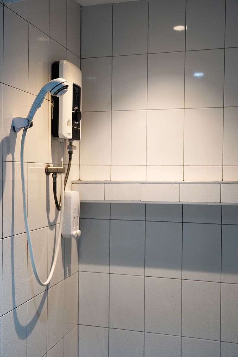 翻译
 Minimum flow for plumbed and portable shower is 20 GPM / 75.7 LPM at 30 PSI.