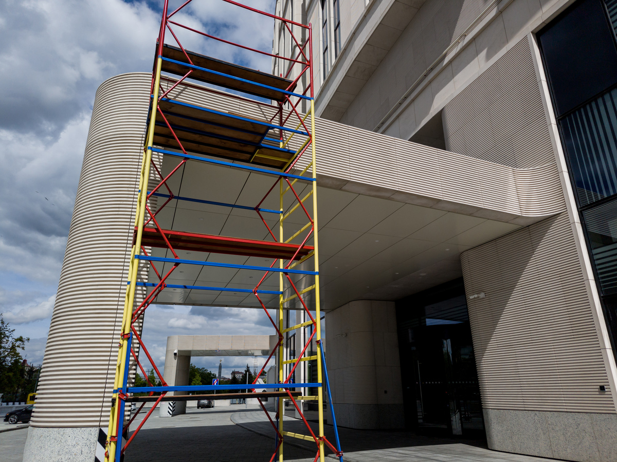 井道内施工安全注意事项：照明、洞口、高空作业、调试