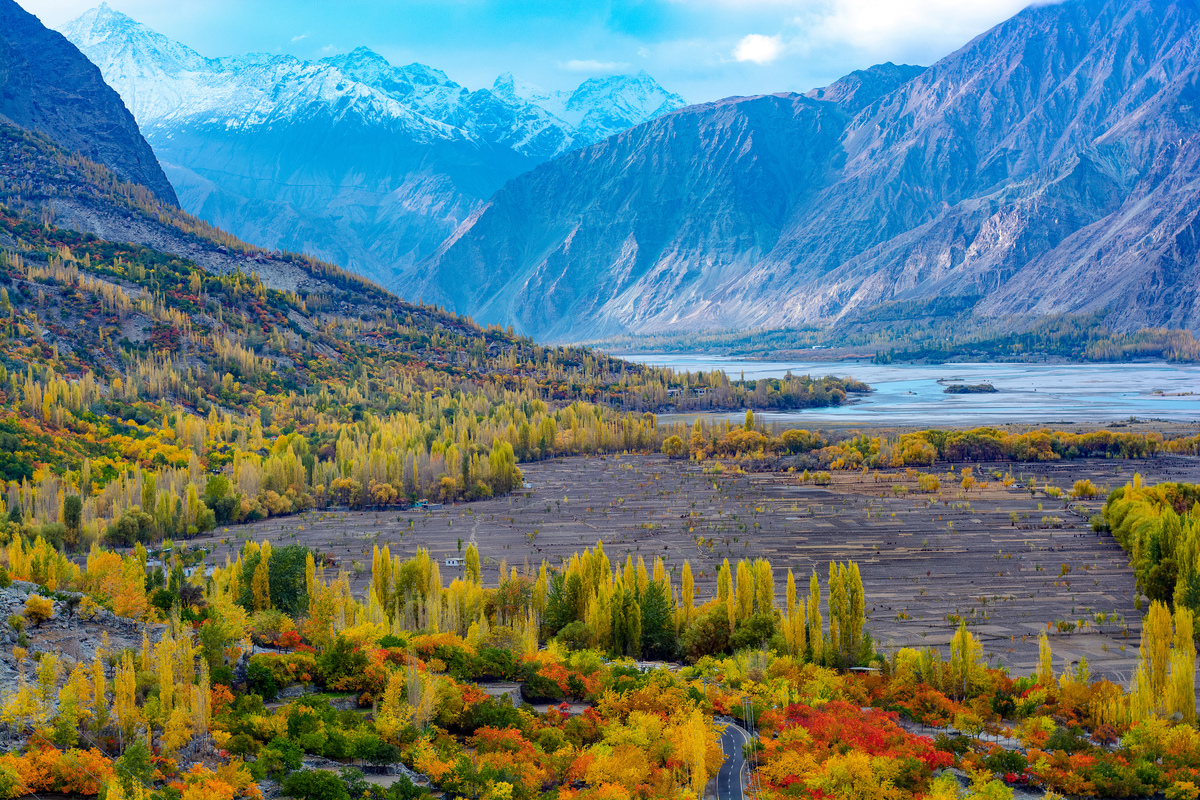 8月中旬新疆旅游攻略：最佳交通方式及景点推荐