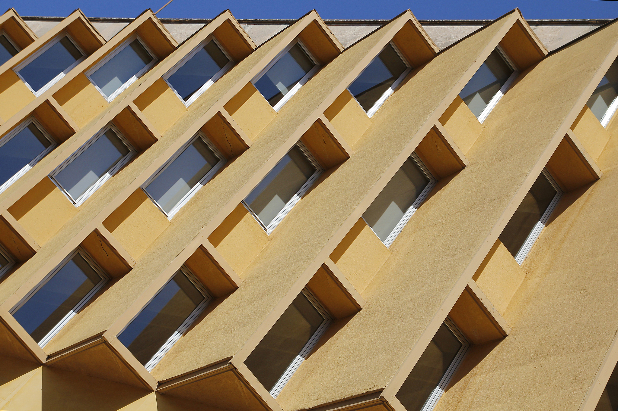 Shangri-la Hotel: Optimizing Organizational Structure for Profitability