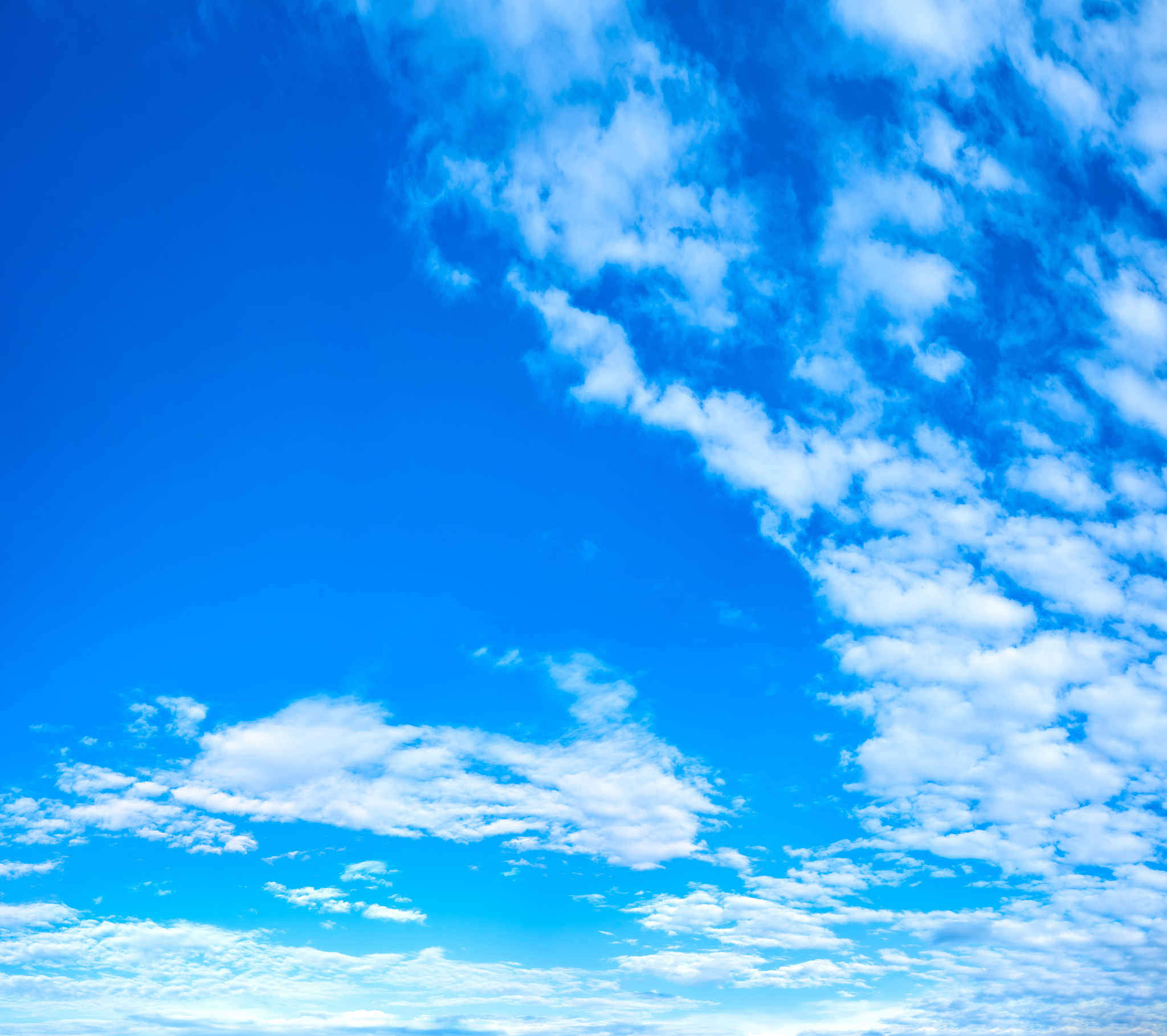 天空：无限广阔的蓝色空间，令人向往的自由与美丽