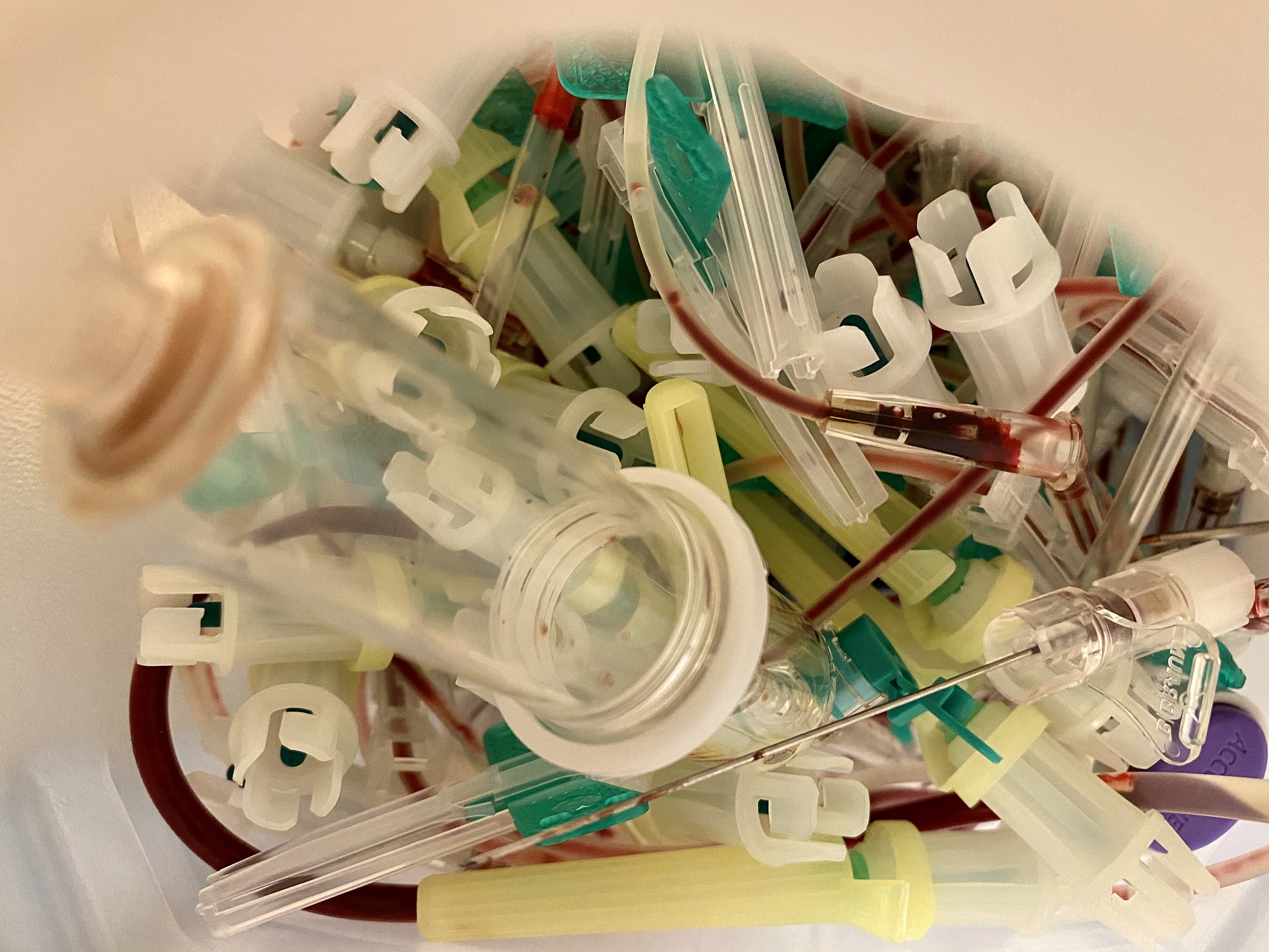 注射笔针头盒子：安全处理使用过的针头