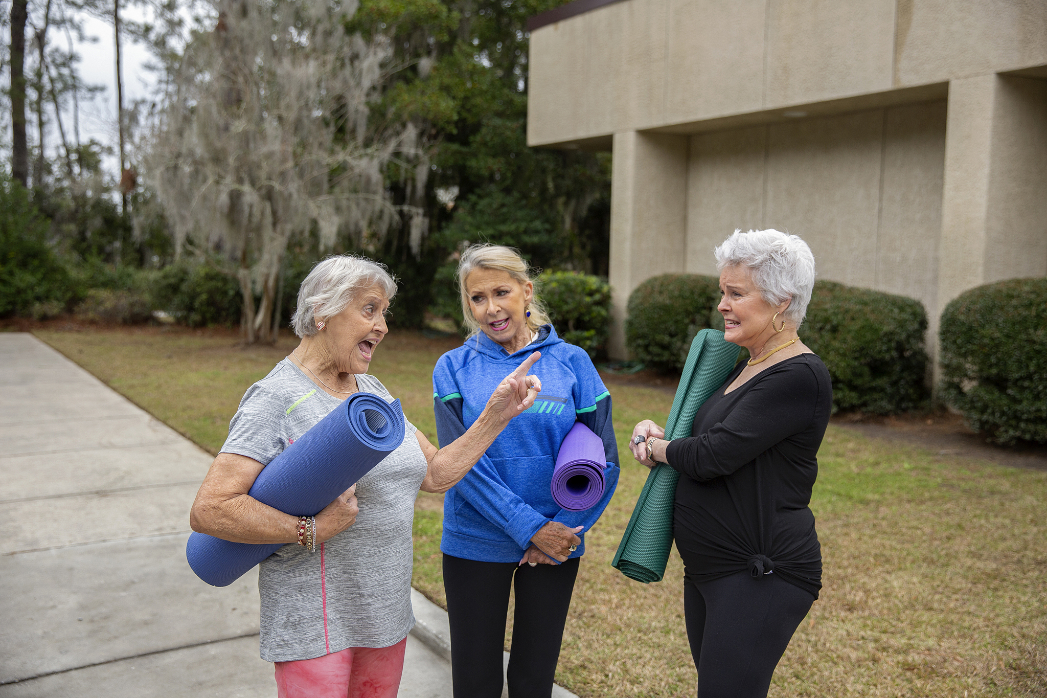 九黎：你先别急着反驳我你先说说没钱能干什么