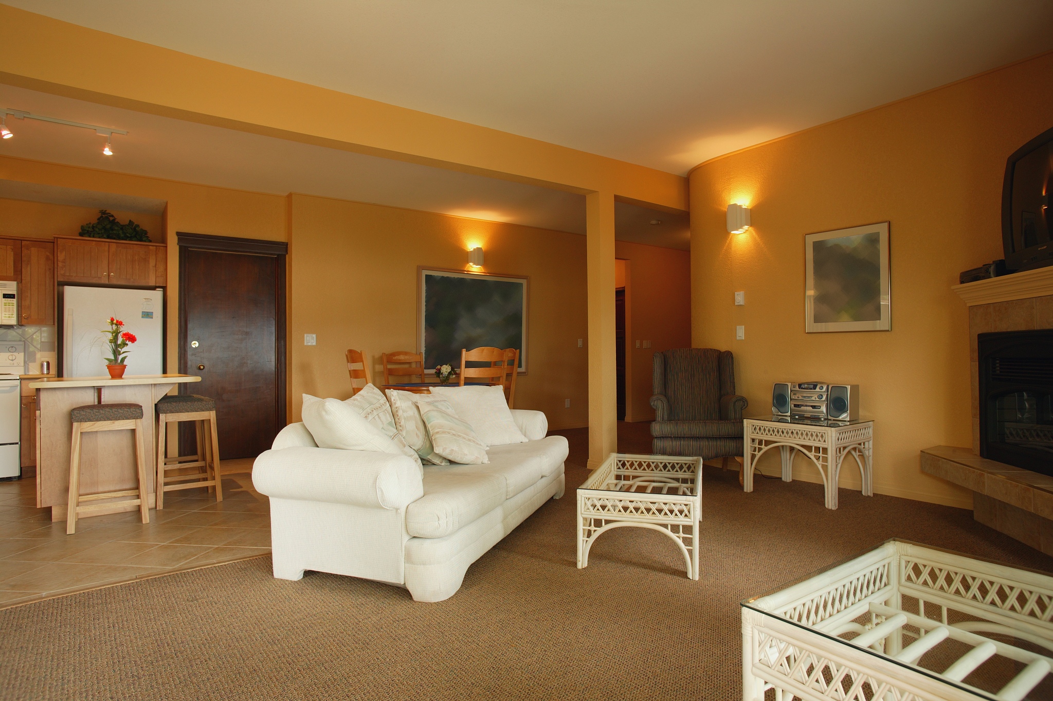 A Comparative Analysis of Humor in 'Friends' and 'Love Apartment': Examining Cultural Differences in Expression