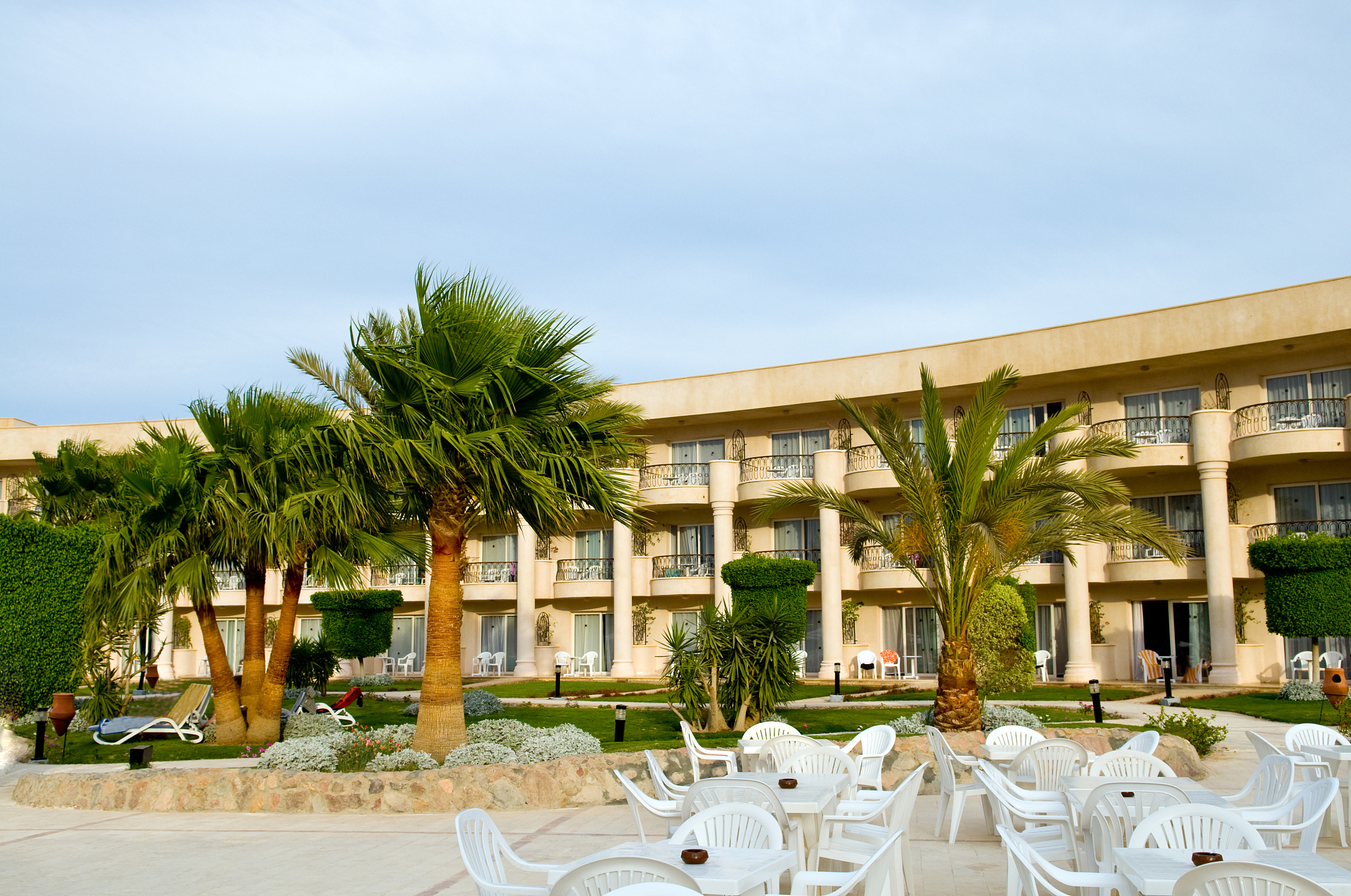 云南新西南技工学校酒店管理专业解析：课程、模式、前景全解读