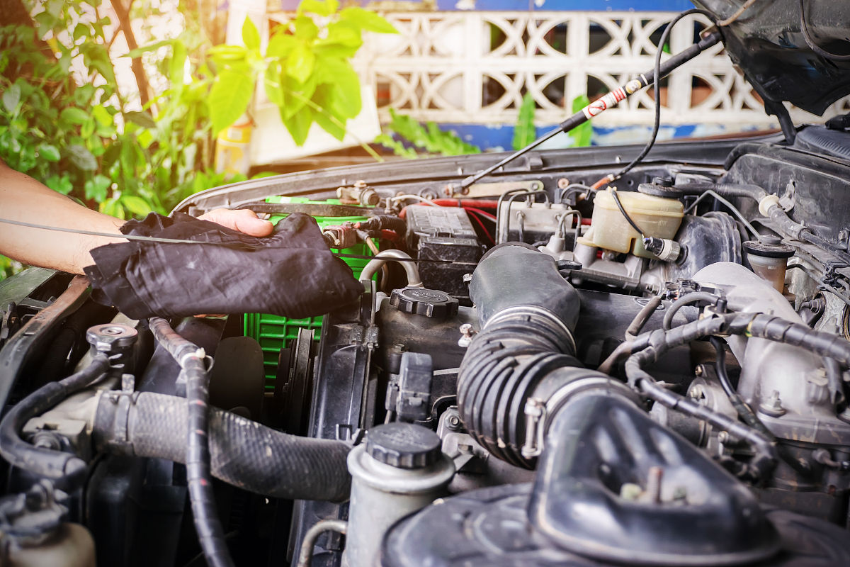 龙工50装载机高温以后发动机喷机油是怎么回事回答及拓展