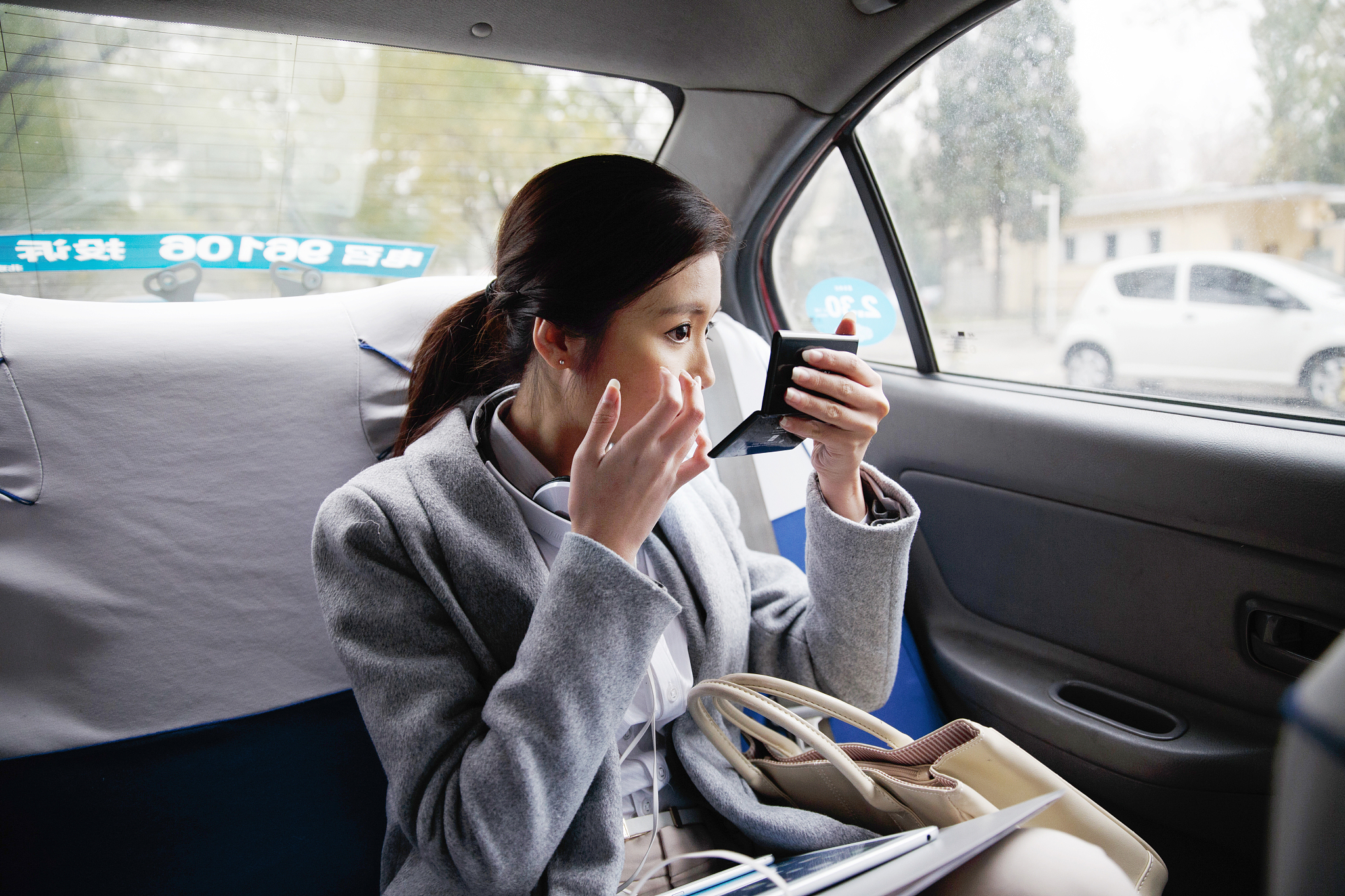 闈掑勾濂充汉鍦ㄥ嚭绉熻溅涓婂寲濡