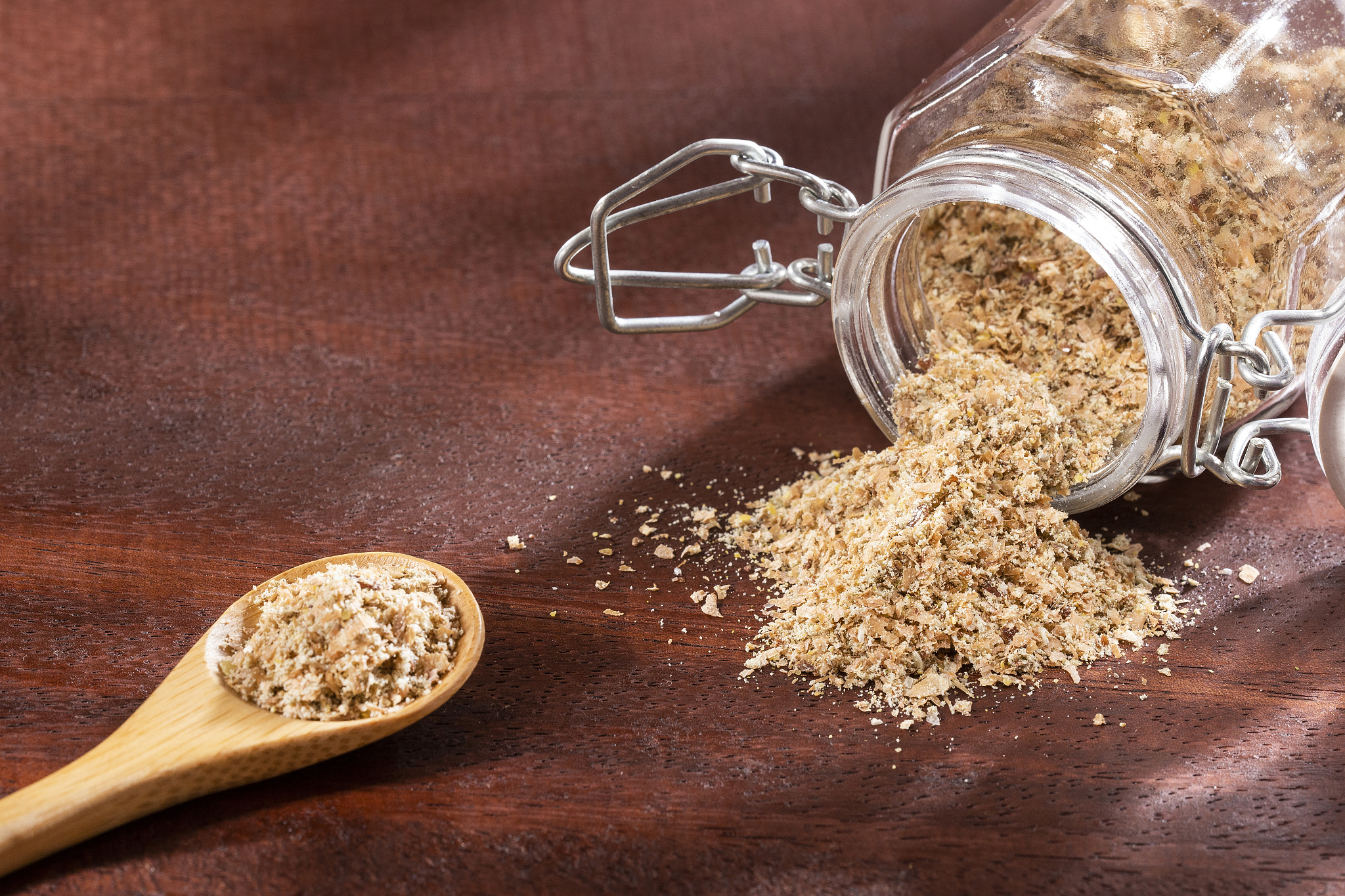 soybean fiber to cleanse the colon in the wooden spoon