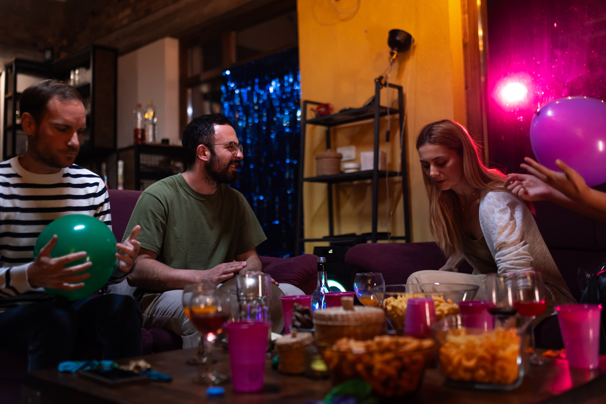 6个人看完电影后的聊天：从剧情到美食，欢乐不停！