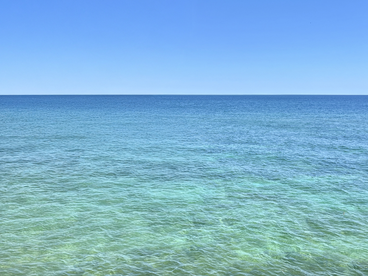 用My favorite color is blue续写一篇十句的中国小学生能看懂的英文短文