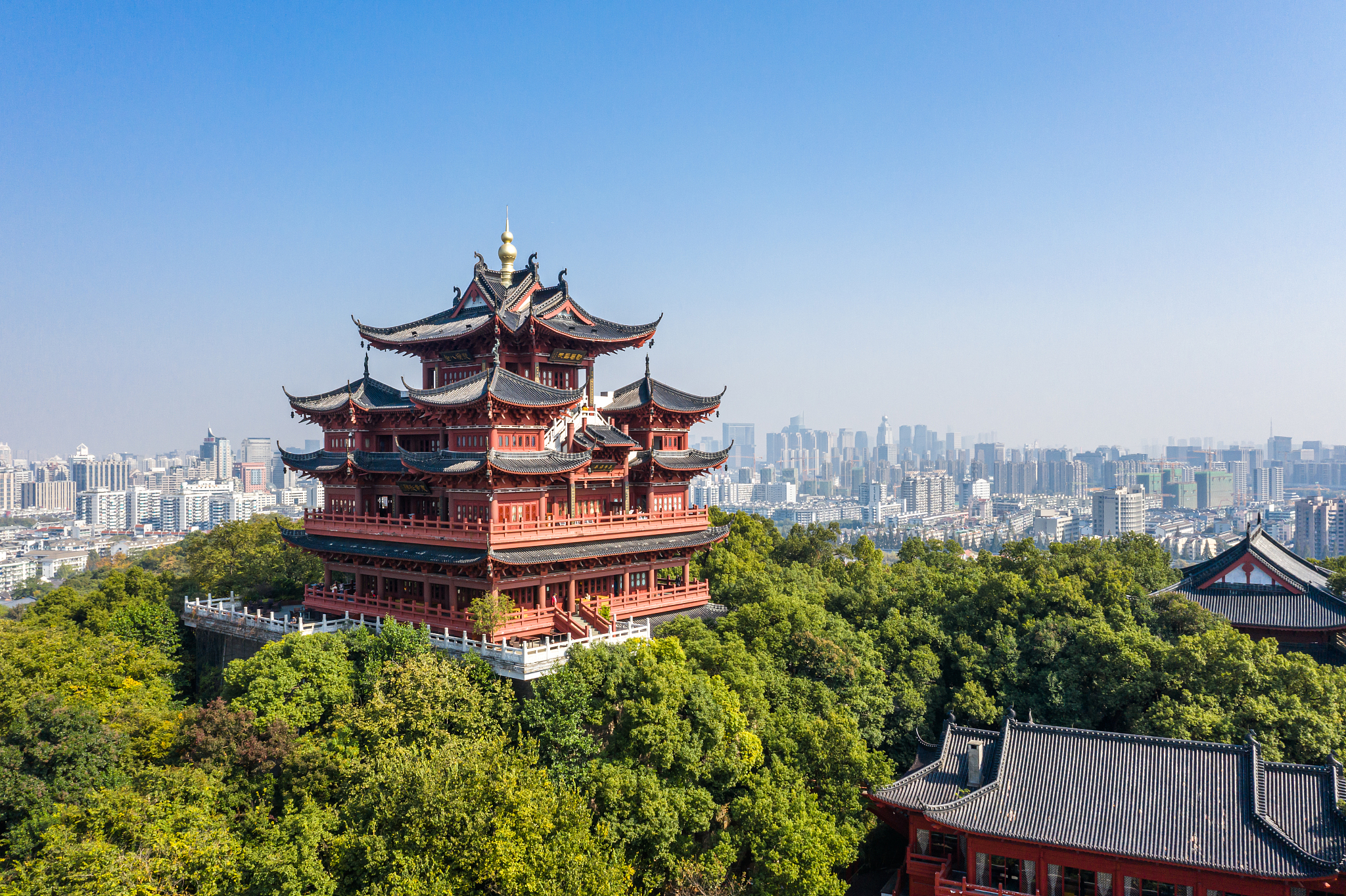 杭州商贸职业高级中学旅游服务与管理专业怎么样？优势和劣势分析