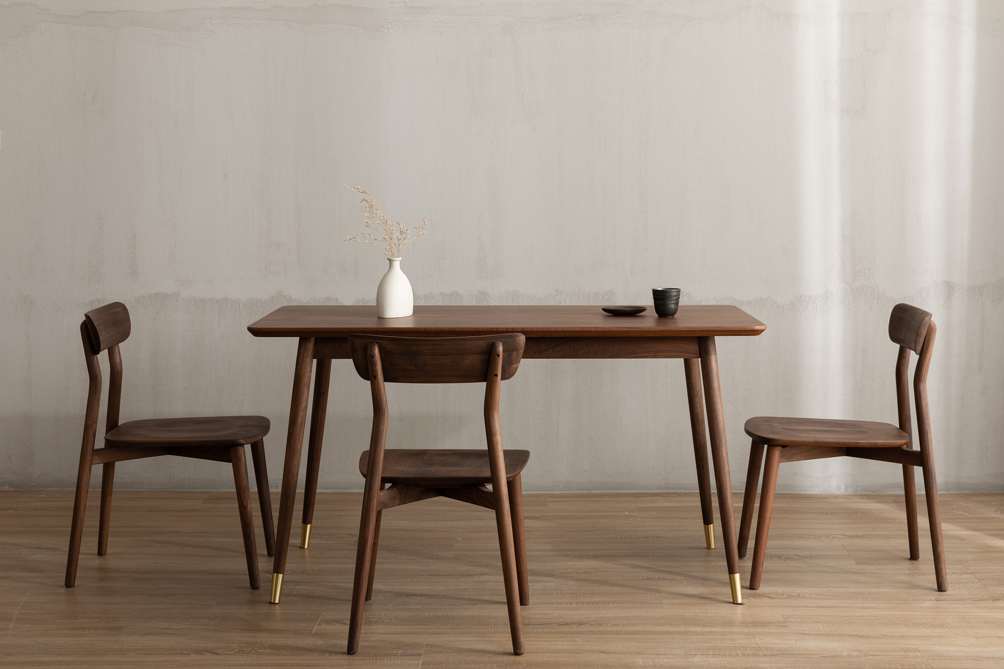 潮汕实木餐桌价格多少钱？影响价格因素有哪些？