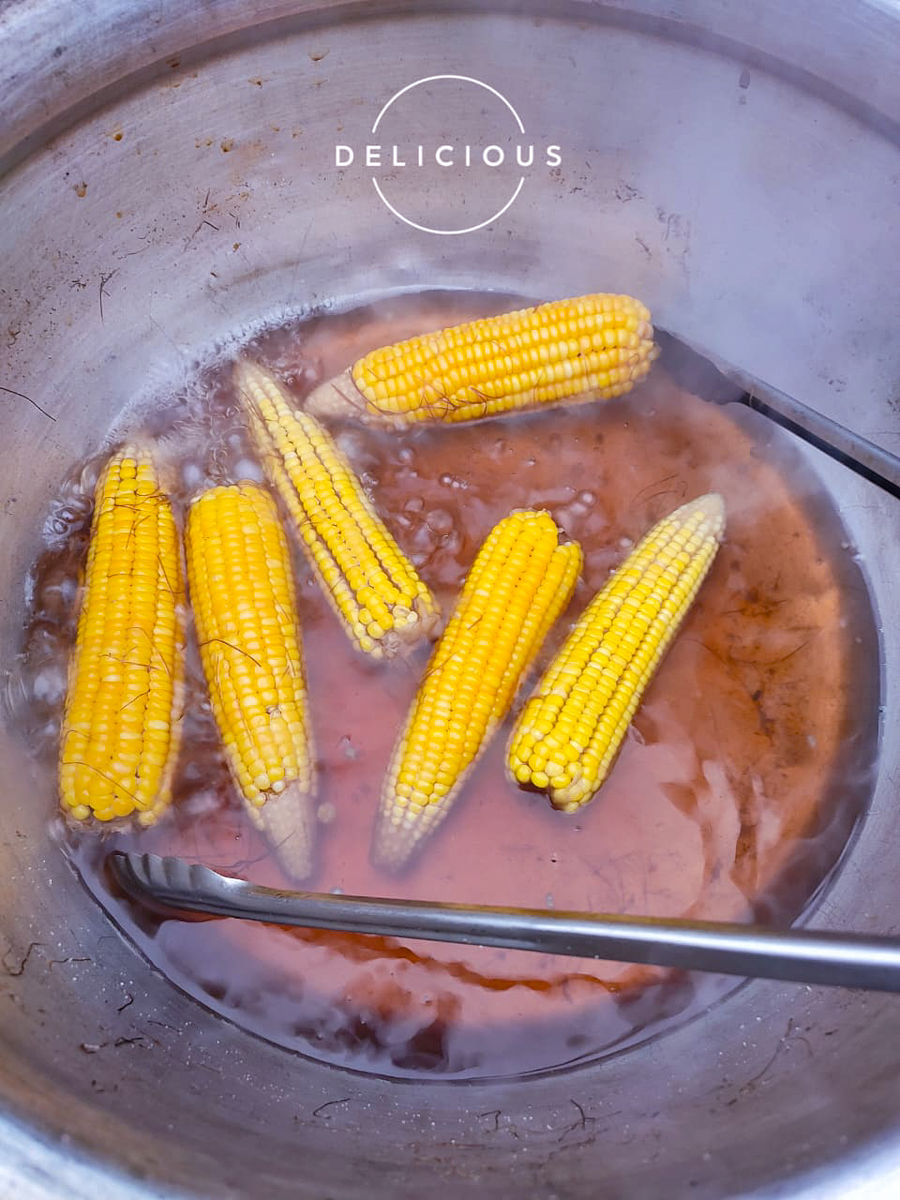 煮玉米的技巧：简单几步，轻松煮出香甜软糯的玉米
