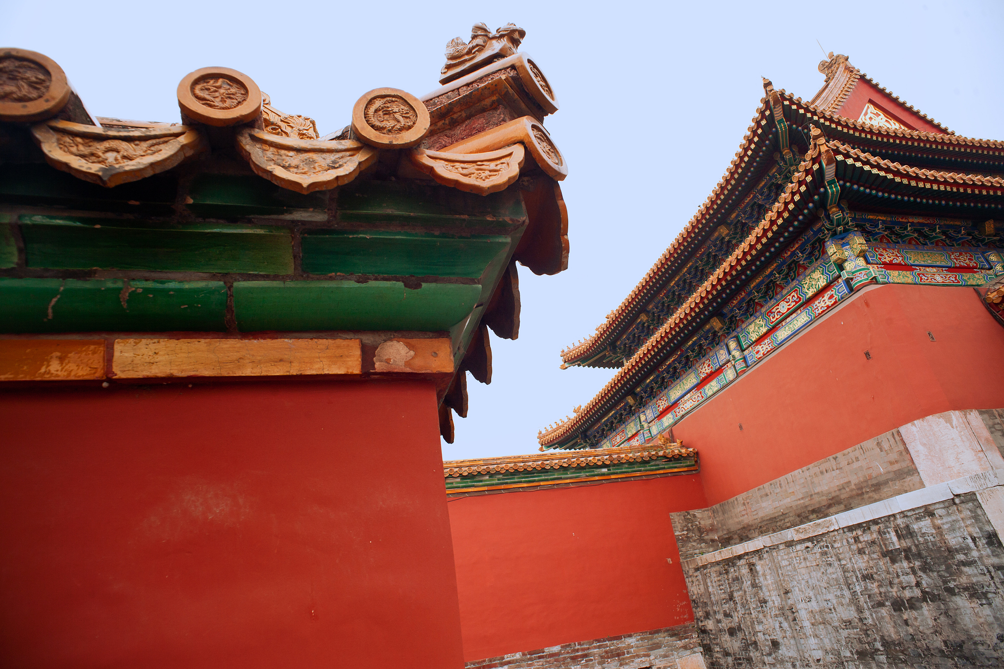 关于为什么明朝很多大臣敢跟皇帝叫板而清朝官员大都唯唯诺诺？这一主题我要写一篇文章给出文章开头要写的吸引人继续看下去