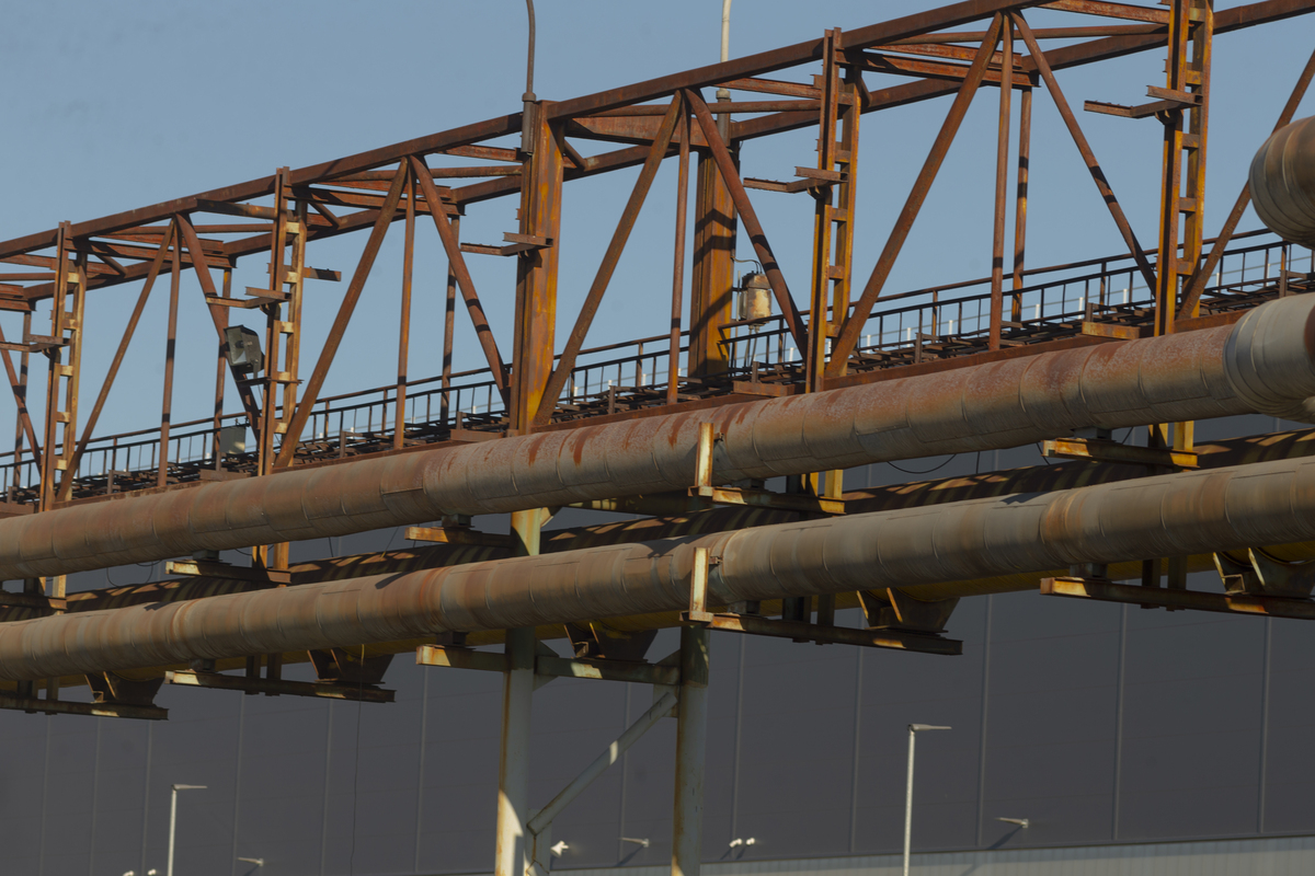 写一个关于桥梁工程抗震性能的摘要