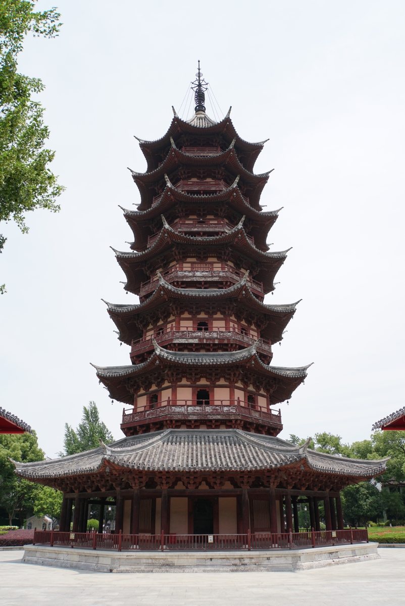 探秘金陵古刹：寻访东吴遗韵，打卡网红万世塔！