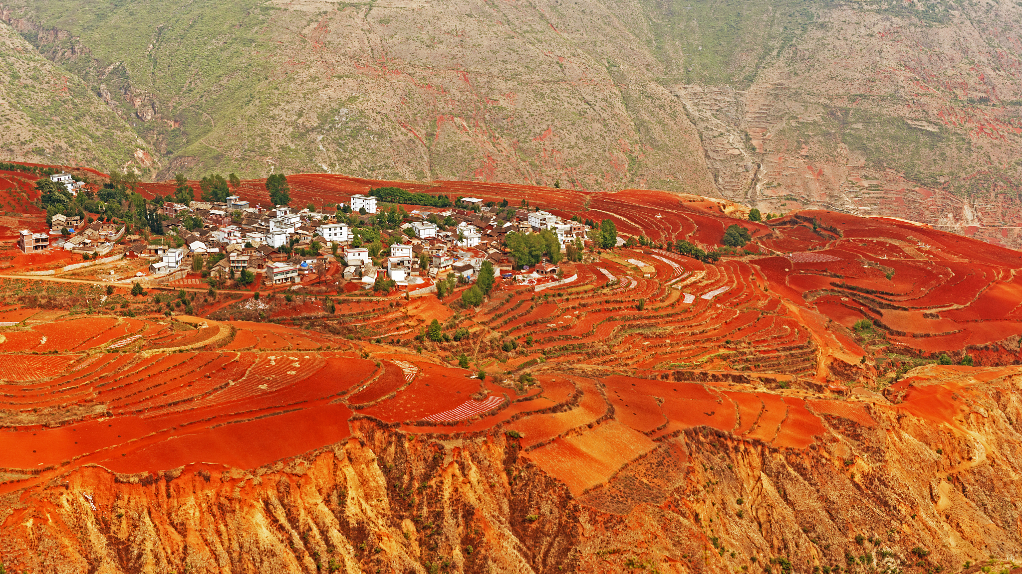 神之塔New World官方版是一款创新性的幻想rpg游戏玩家扮演一位拥有神之血脉的主人公需要穿越不同的时空、与各种神明、魔族和英雄角斗并保护自己的家园。游戏采用时空交错的设定每个关卡都是一个完整的时空玩家需要收集时空钥匙解锁更多的时空。续写这段话