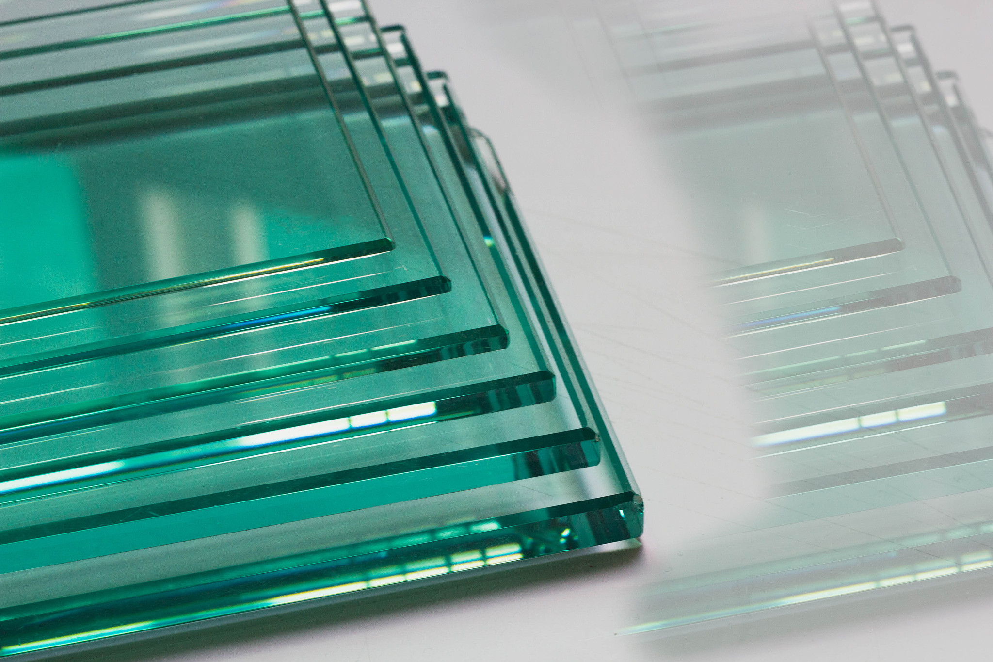 glass factory produces a variety of transparent glass thicknesse