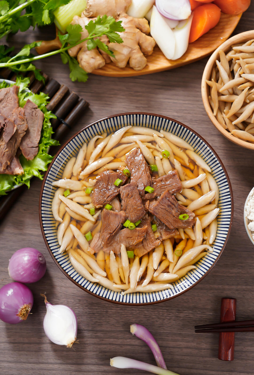 帮我写一个关于兰州牛肉面好吃的文章标题