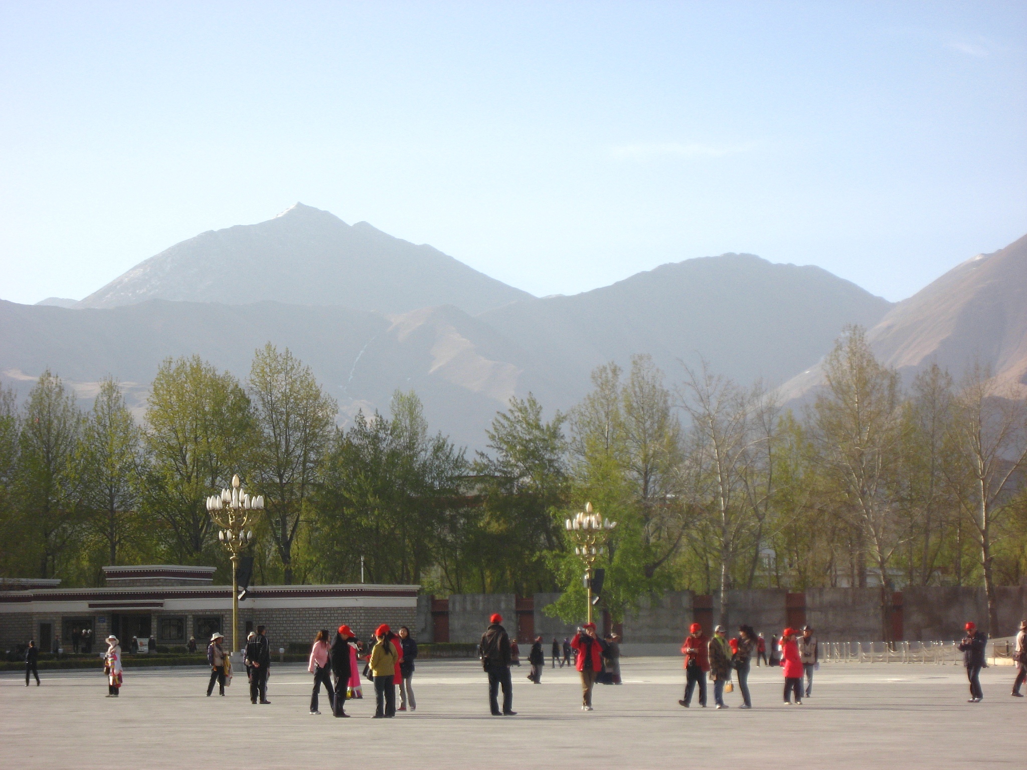 Jin Yongs The Legend of the Condor HeroesThe Reflection of The Legend of the Conder Heroes It is said that " Outstanding martial arts novelist to write the world faces; and astute readers read ou