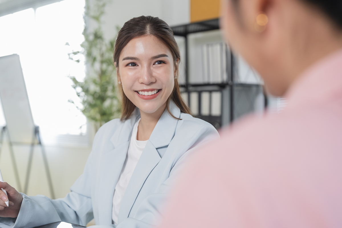 女生哪些职业不适合有耳洞？