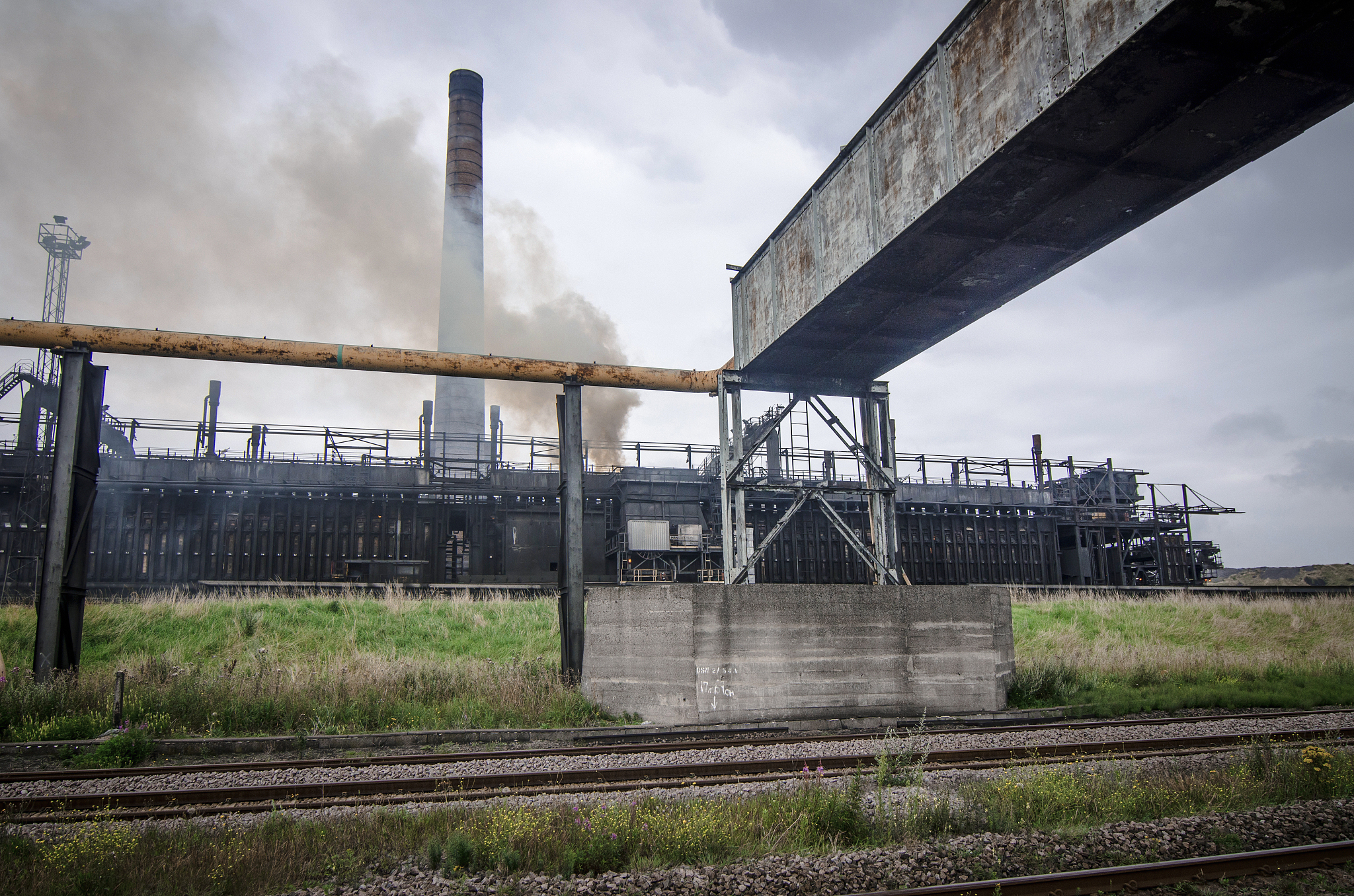 镀锌铁丝碳排放因子详解：影响因素、排放量及行业标准