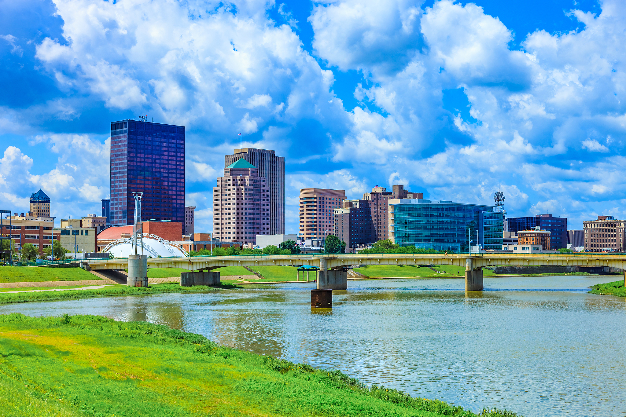 dayton, ohio with great miami river,spring (p)