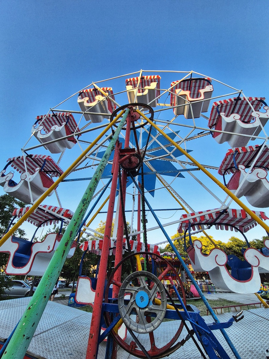 介绍深圳欢乐谷的抖音视频文案