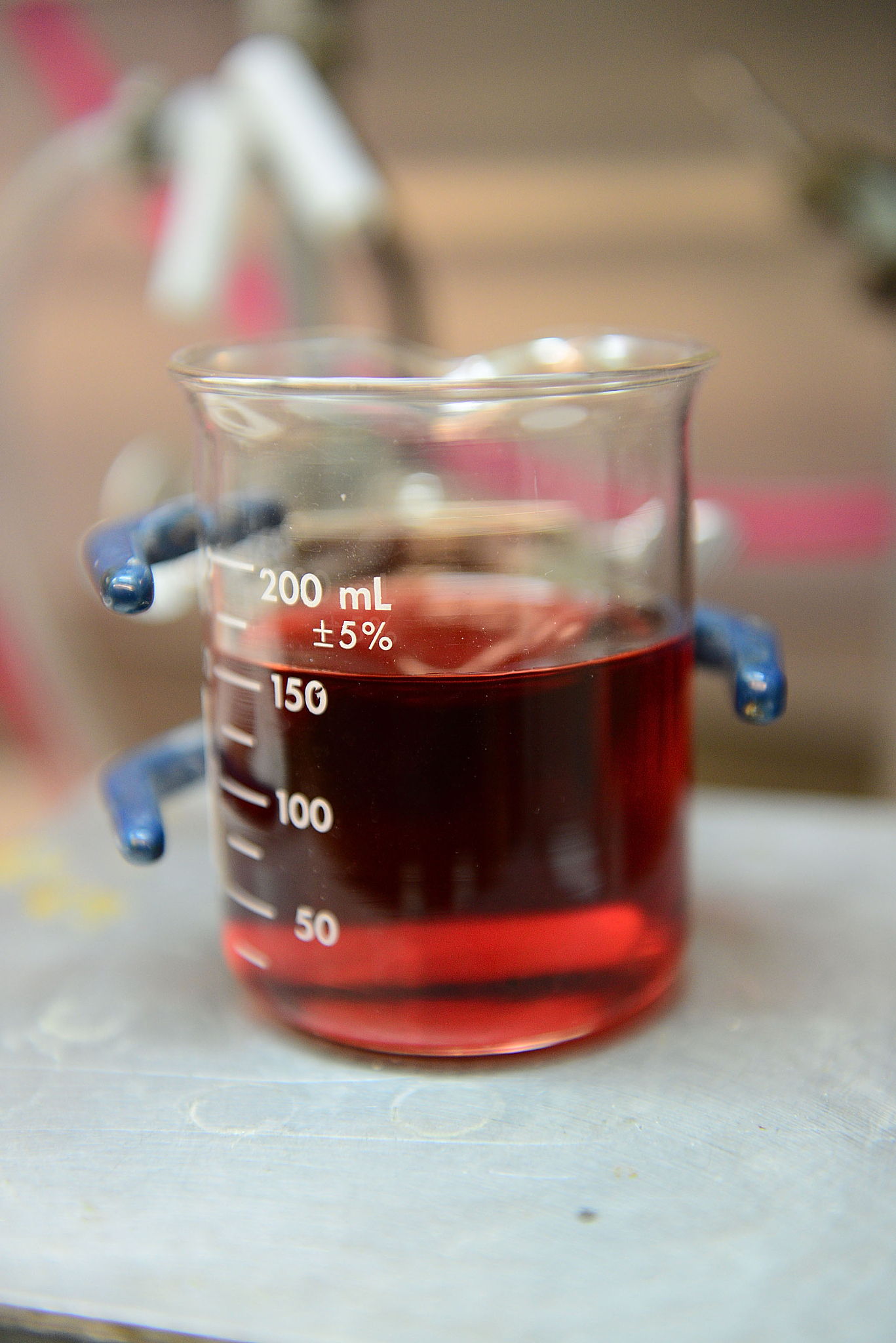 硫酸亚铁在空气中分解的原因及现象