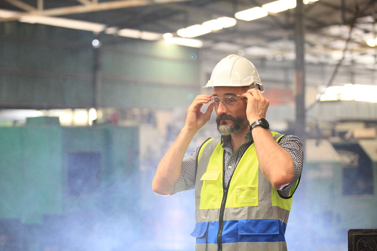 建筑公司总工室上半年工作总结：项目管理、技术研发、人员管理全面提升