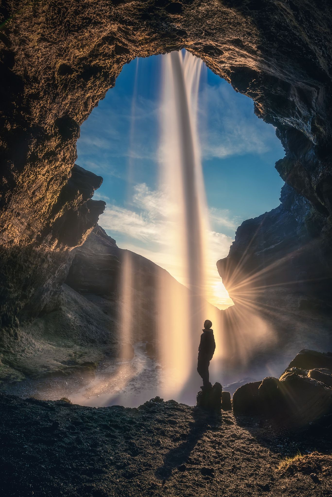 翻译成中文Goddamn there are places like this there