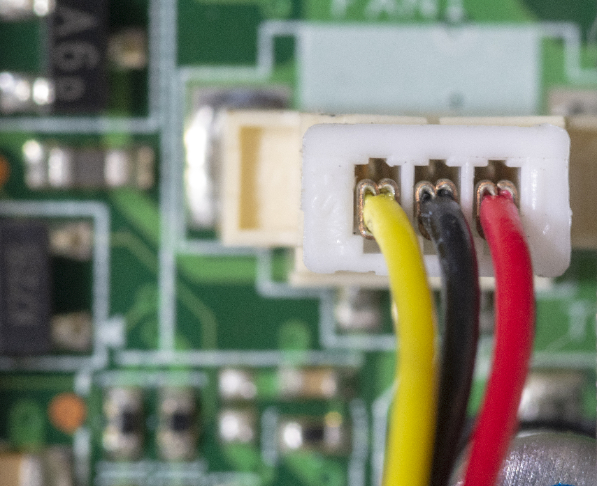 7 单选题 电源引入线采用 A L1、L2、L3标号 B U、V、W标号 C