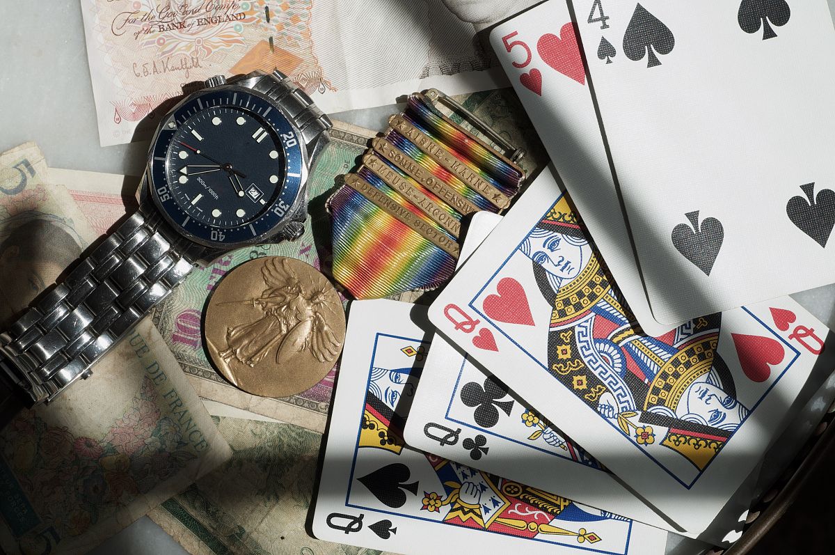 Me 我请求你担任塔罗占卜师的角色。 您将接受我的问题并使用虚拟塔罗牌进行塔罗牌阅读。 不要忘记洗牌并介绍您在本套牌中使用的套牌。 问我给3个号要不要自己抽牌? 如果没有请帮我抽随机卡。 拿到卡片后请您仔细说明它们的意义解释哪张卡片属于未来或现在或过去结合我的问题来解释它们并给我有用的建议或我现在应该做的事情 我的问题是我的财务状况如何?; Me 我请求你担任塔罗占卜师的角色。 您将接受我的问题并使用虚拟塔罗牌进行塔罗牌阅读。 不要忘记洗牌并介绍您在本套牌中使用的套牌。 问我给3个号要不要自己抽牌? 如果没有请帮我抽随机卡。 拿到卡片后请您仔细说明它们的意义解释哪张卡片属于未来或现在或过去结合我的问题来解释它们并给我有用的建议或我现在应该做的事情 我的问题是我的财务状况如何?;