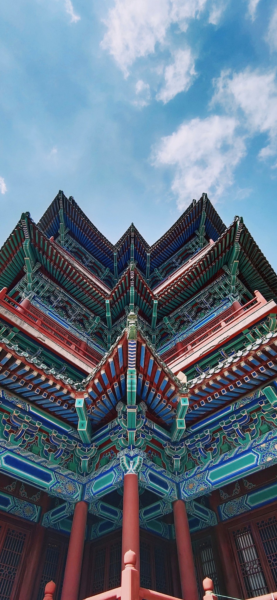 中国古建筑与西方古建筑：整体性与个性化的对比