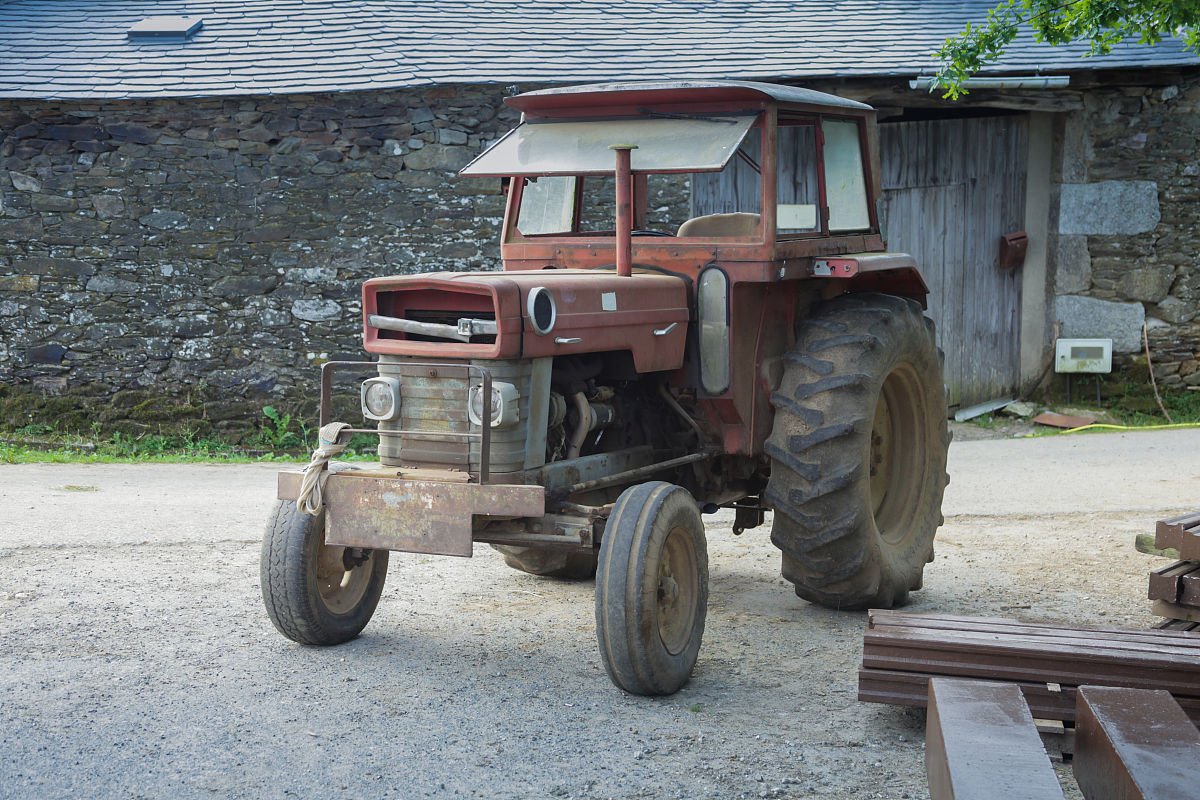 农业拖拉机的分类及应用