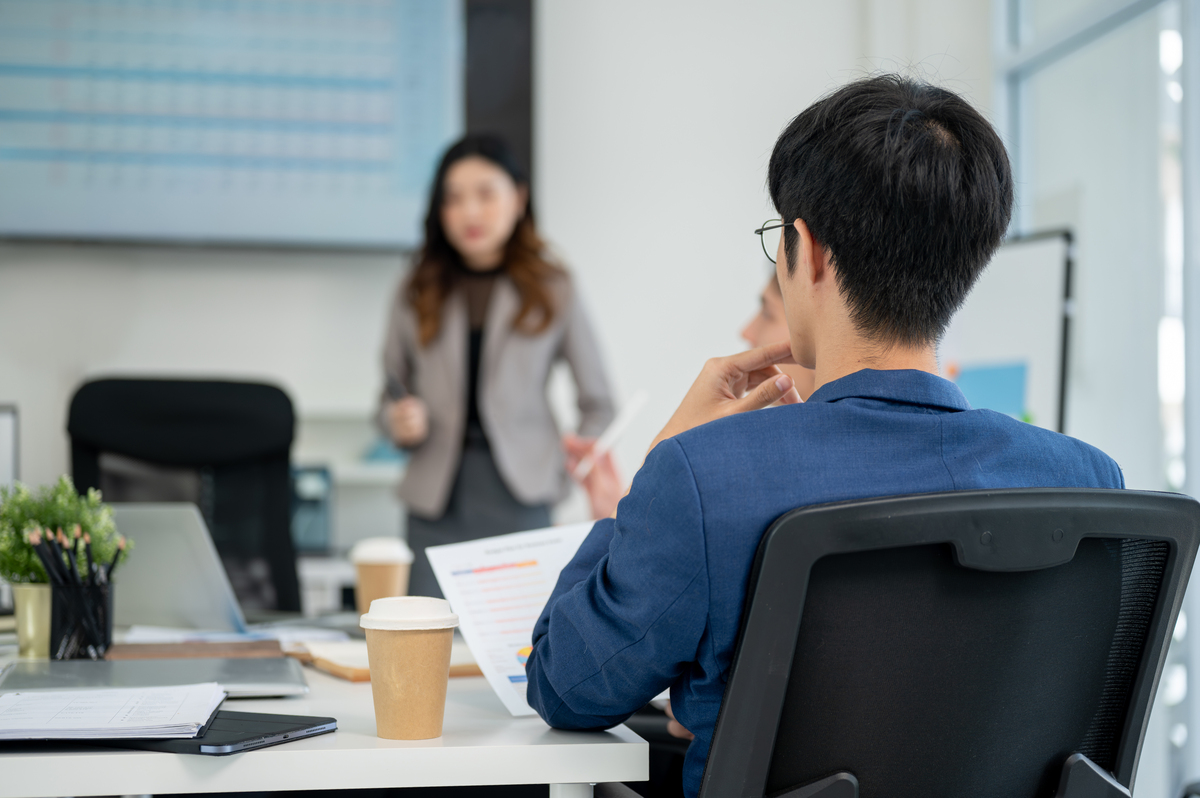 职场中的实习生、正式员工、老员工在职场中的状态