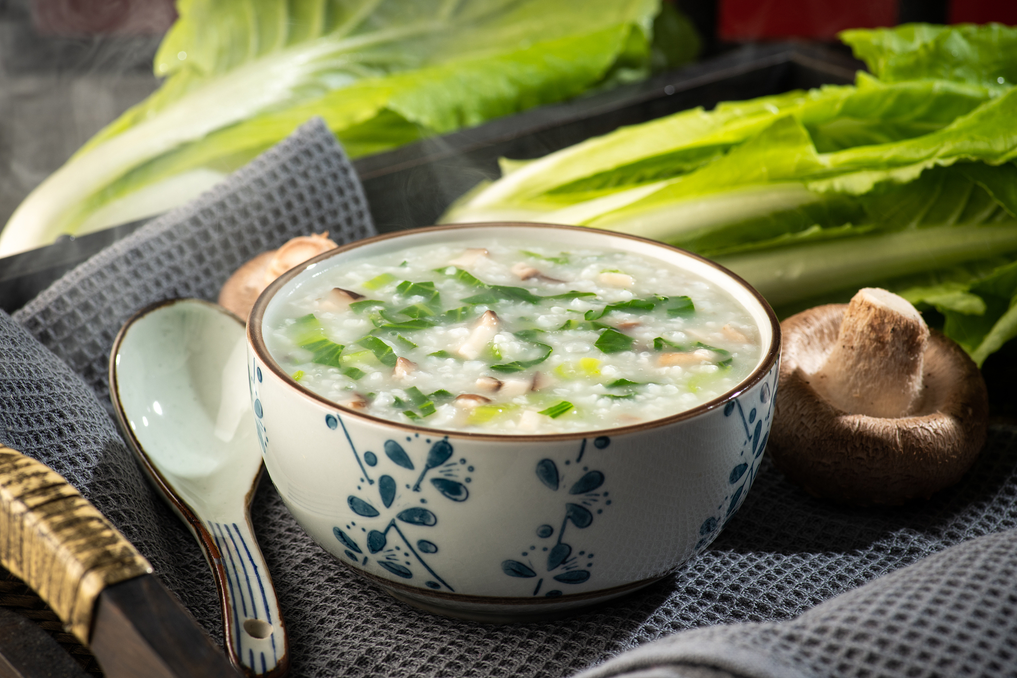 婴儿辅食食谱：从米粥到蔬菜泥，营养美味全攻略