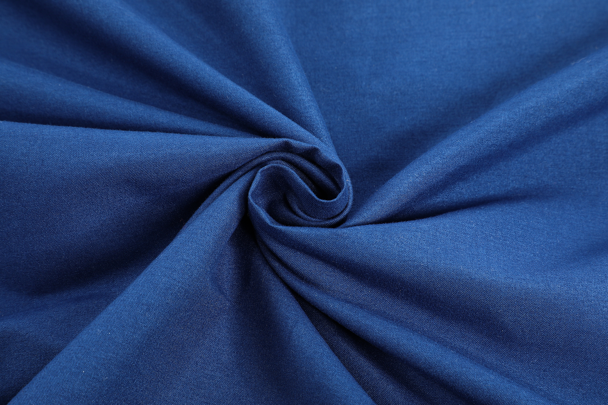 经编尼龙氨纶布帮我用200字详细描述