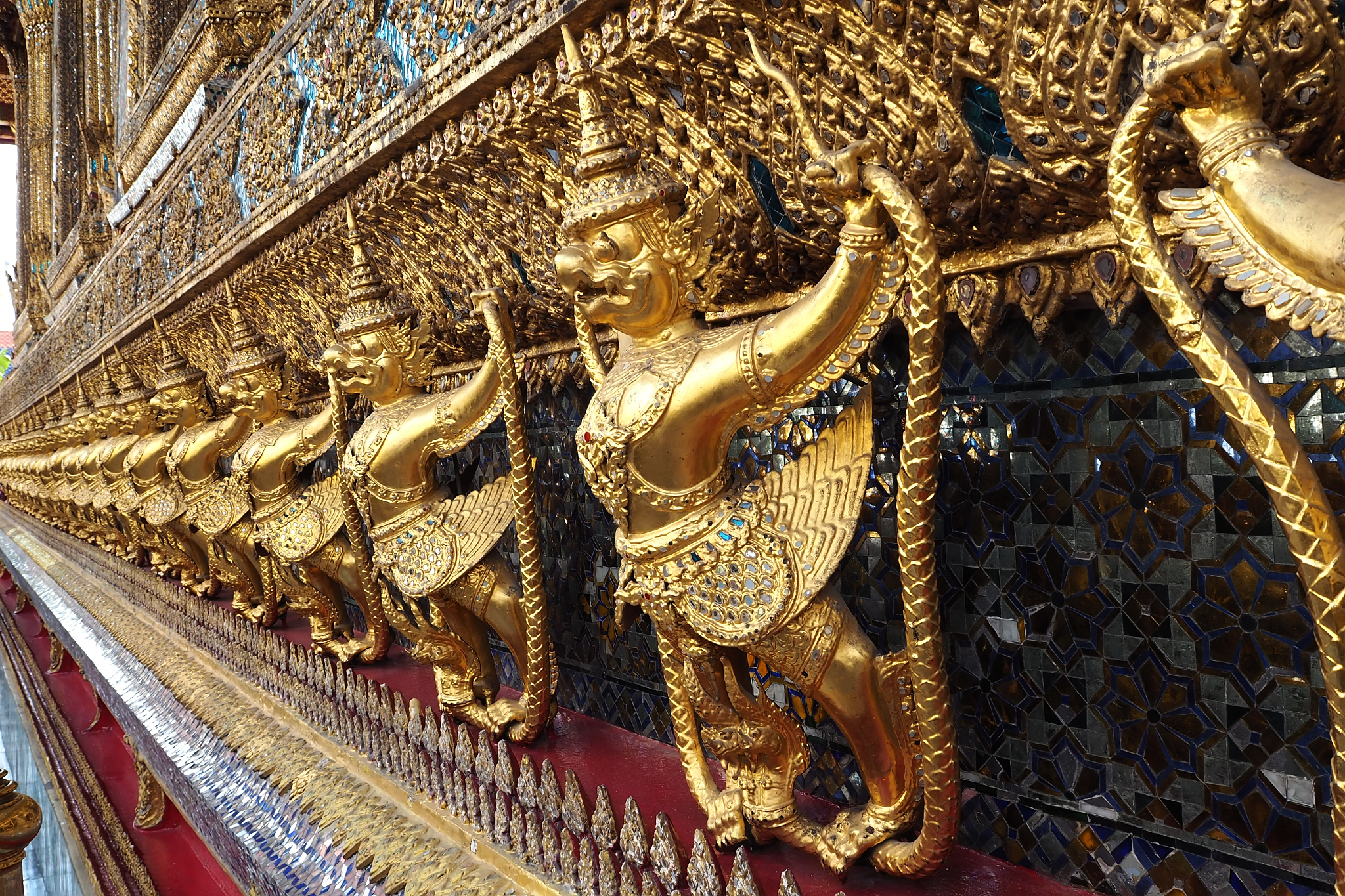 覆天者大鹏金翅：中国神话中的祥瑞神兽