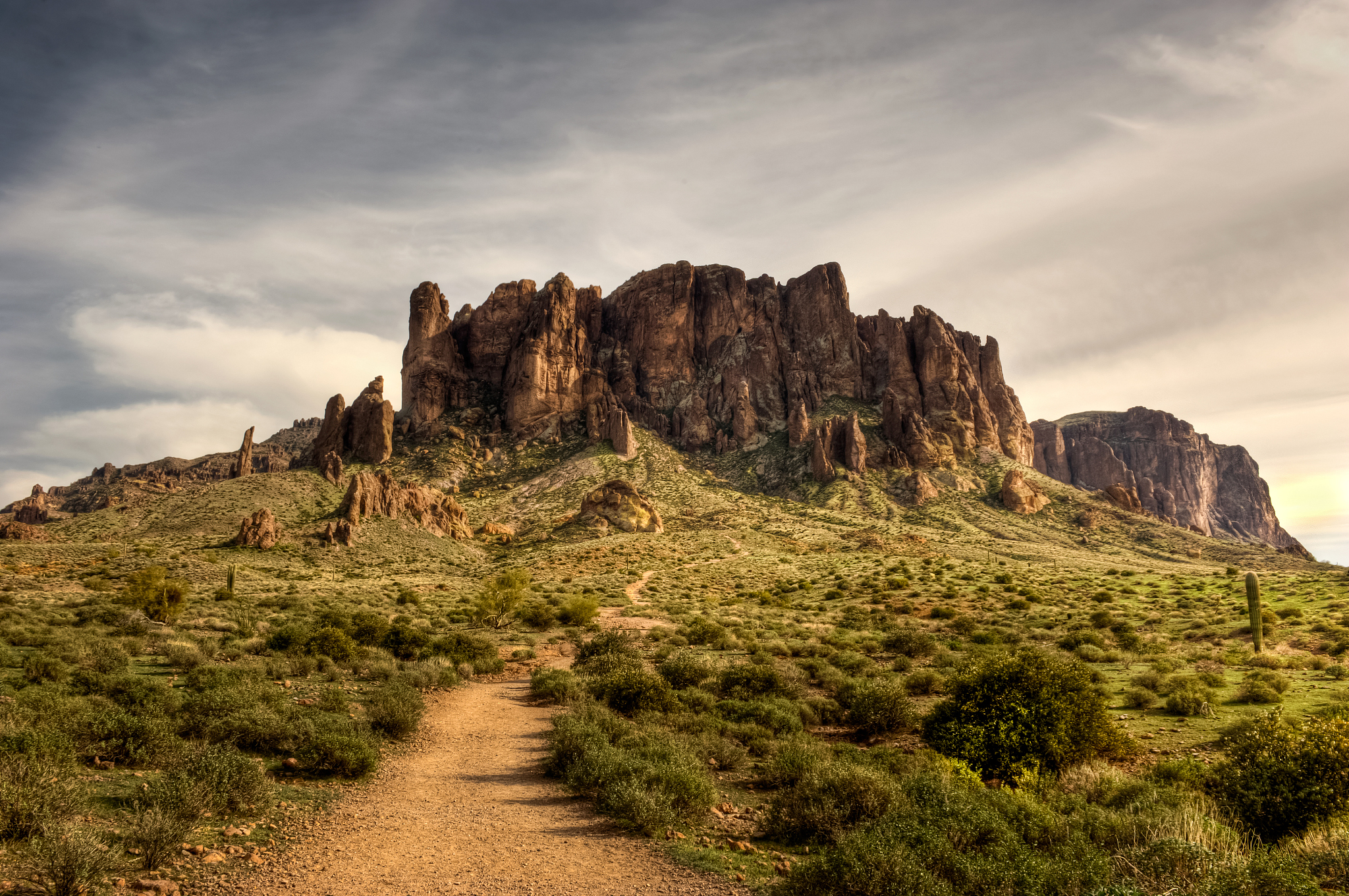 superstition mountains