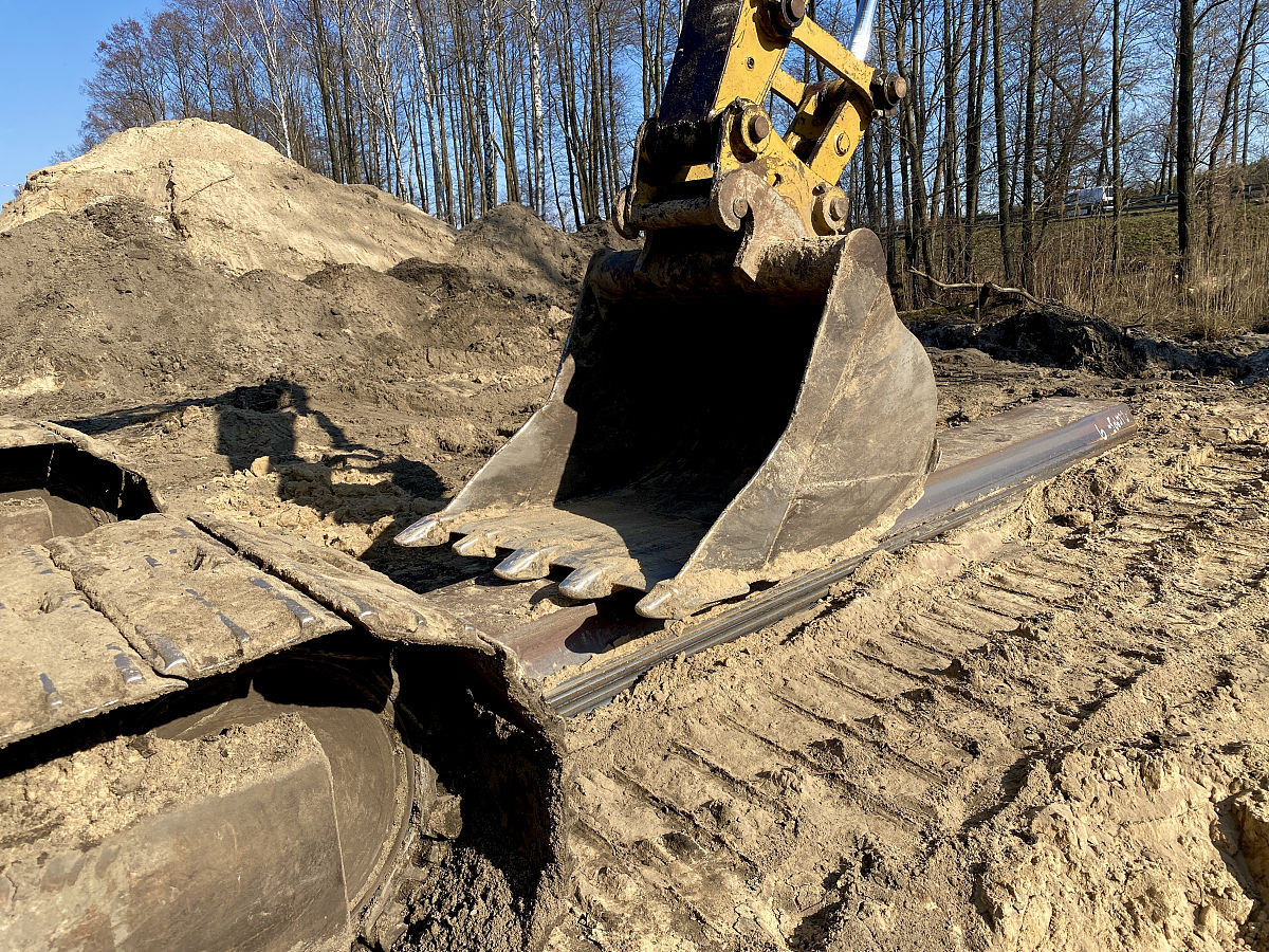 西安挖掘机学校：挖掘机驾驶员就业前景广阔