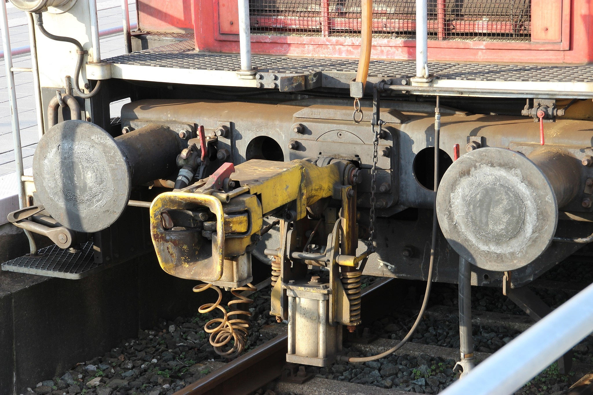 对《我国动车组车轮和车轴技术综述》进行综述