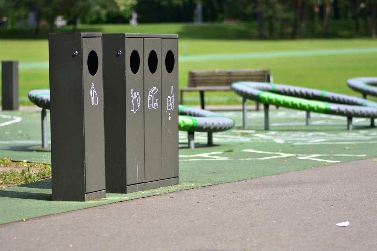 户外分类高档垃圾桶独特造型显魅力风采城市角落中默默贡献济南创高研发创新设计制造致力于专注用心打造高品质品牌匠心工艺打造户外环保城市环境的宣传文案系列