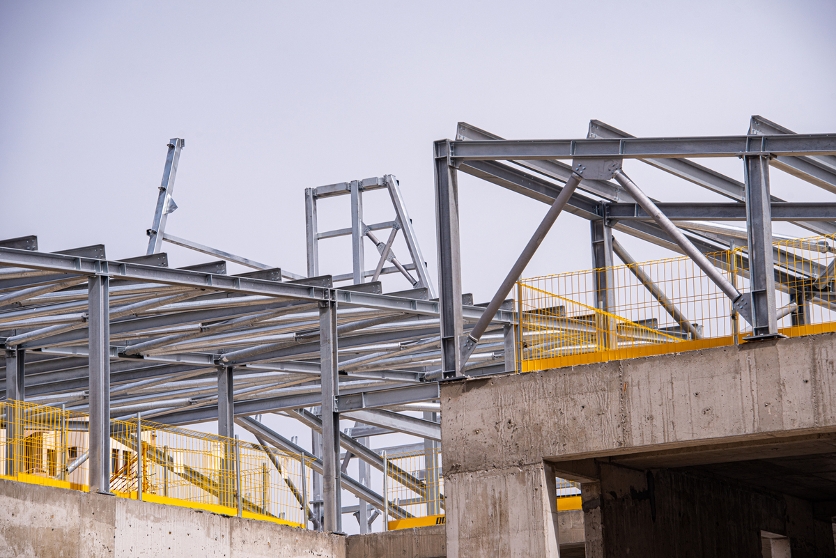 的钢结构厂房安装钢结构