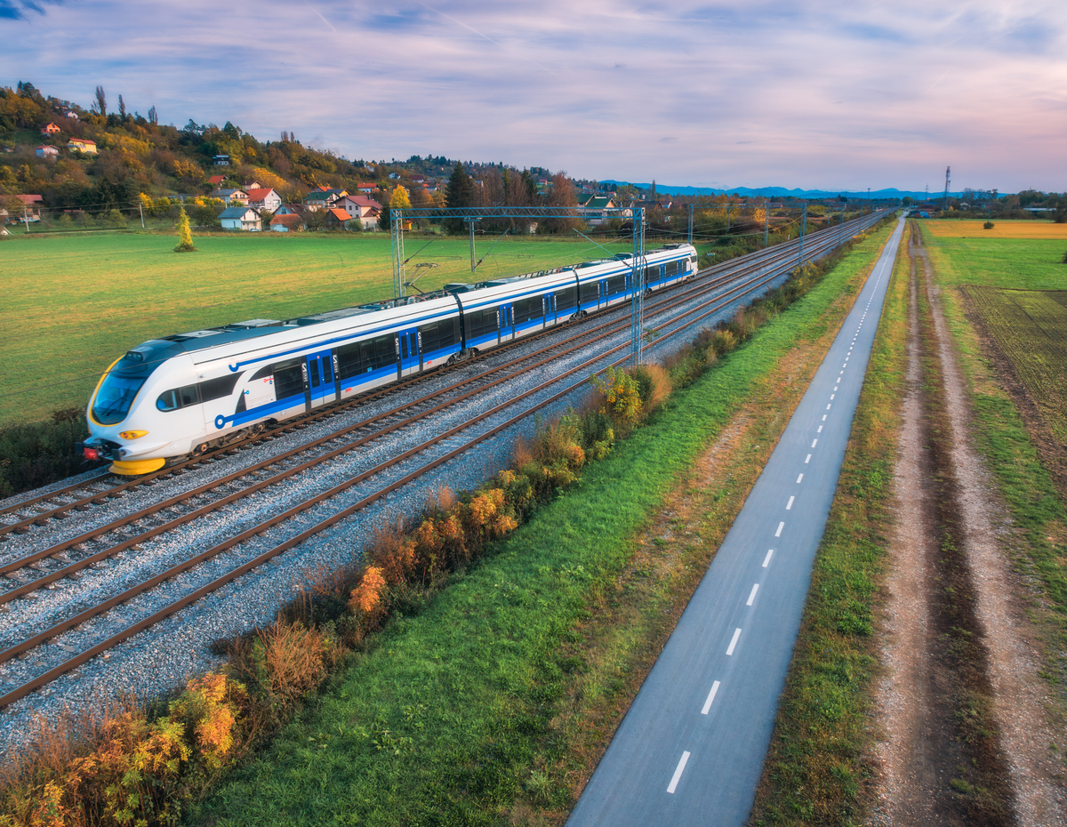 铁路运输提速对客运带来的影响