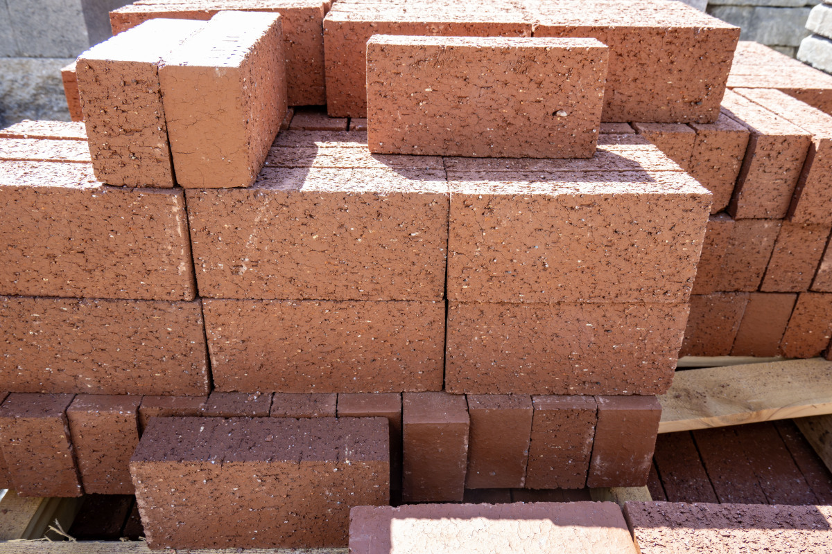 砖砌体堆放规范：如何用简洁语言表达？