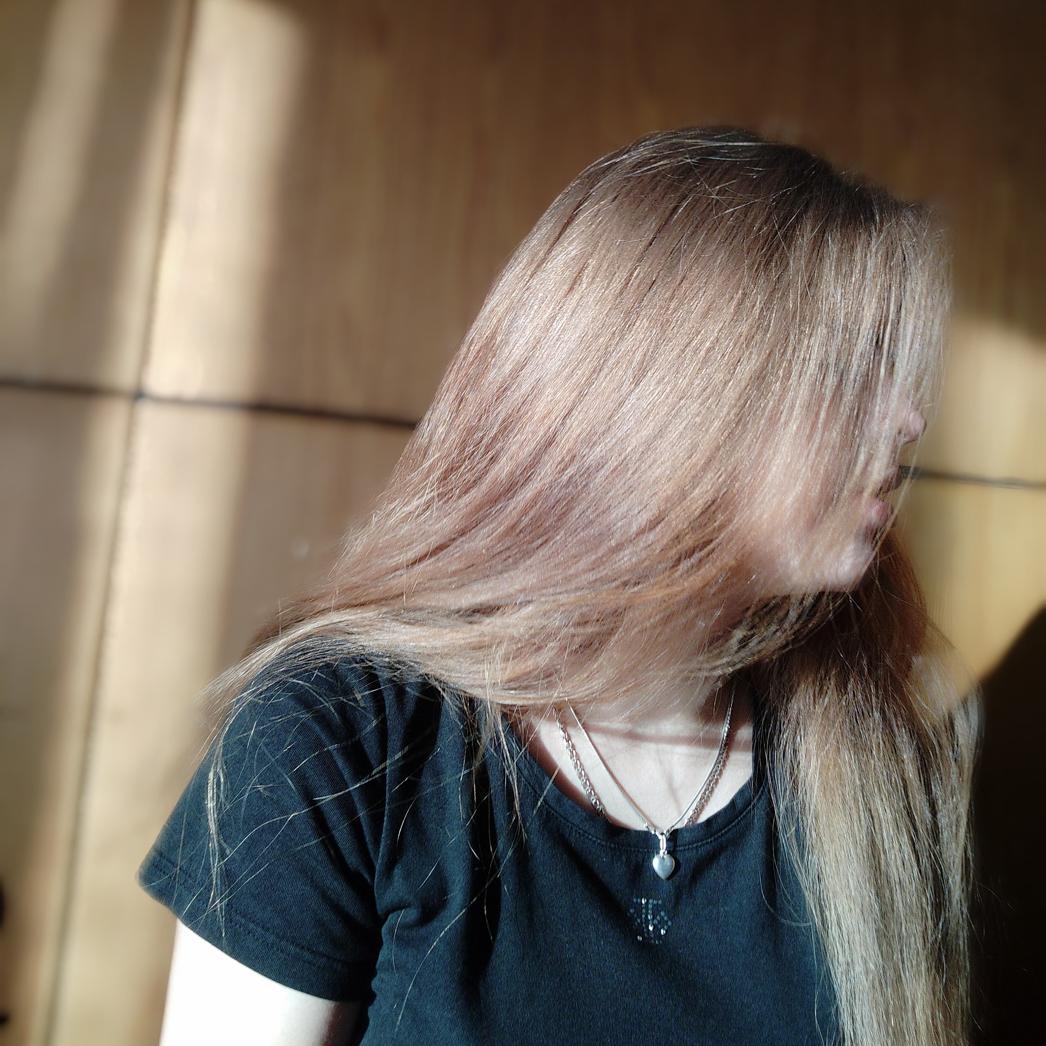 蓝黑色头发染发配色比例：打造你的专属个性