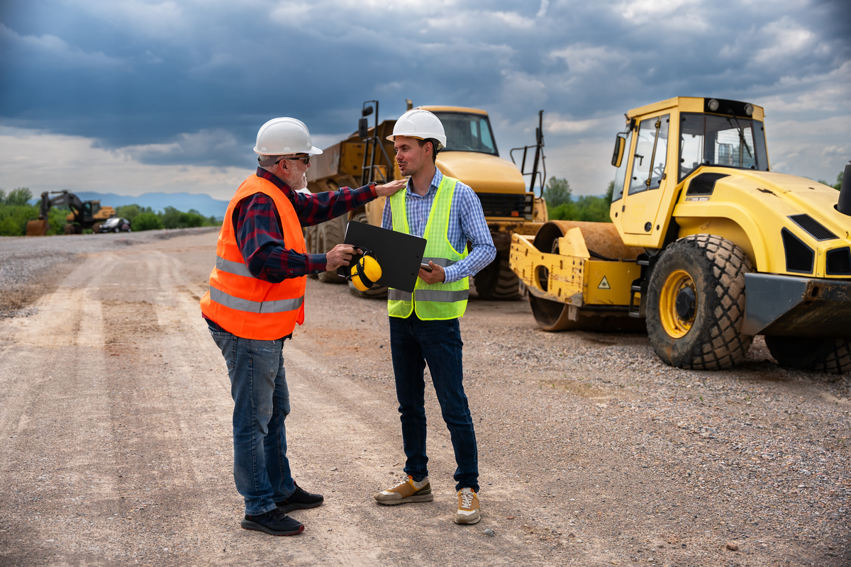 经过几代人的努力我国道路工程事业已经取得了举世瞩目的成就。道路工程的建设促进了社会经济发展从而促进了道路工程建设的理论和技术的发展。当代的道路工程建设面临的条件更加复杂需要新一代土木人集中智慧利用好前人的积累下的技术成果解决新的建设中遇到的问题。改写