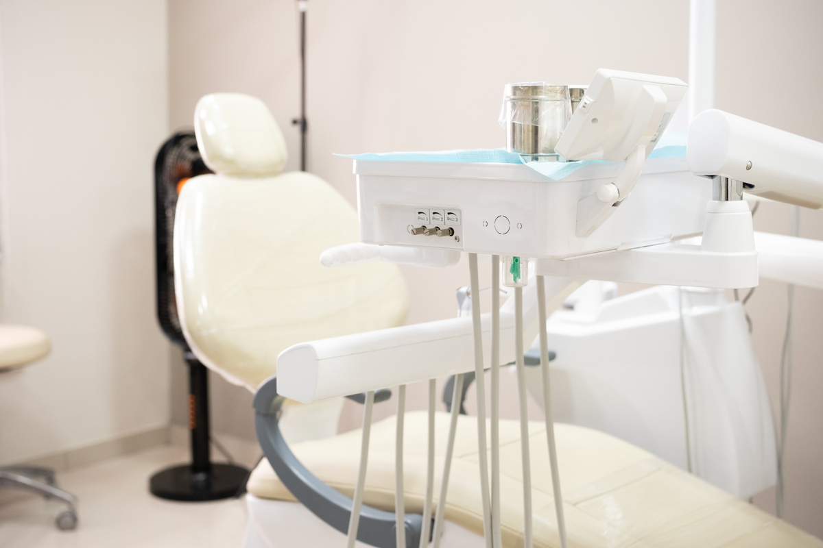 牙科牙椅一人一消如何实现