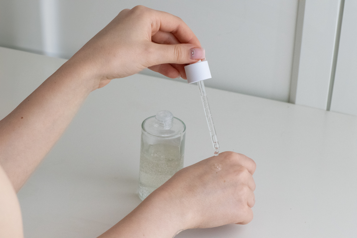 苍蝇纸粘手上怎么办？教你快速清洁方法